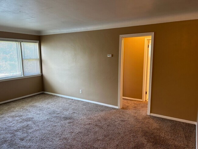 Photo - Great 1 Bedroom in W St Paul!!  Move IN SPECIALS!! Unit 102