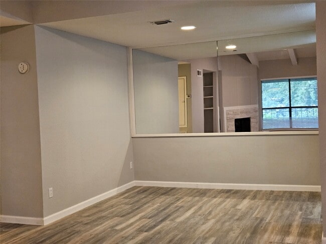Building Photo - 5711 Sugar Hill Dr Unit 102