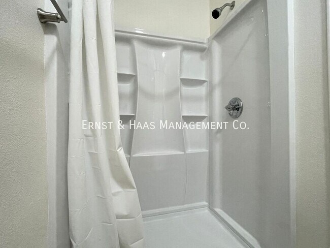 Photo - 1049 E 21st St