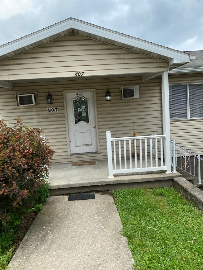 Front of Apartment - 407 Crawford Ave Apartments Unit 4