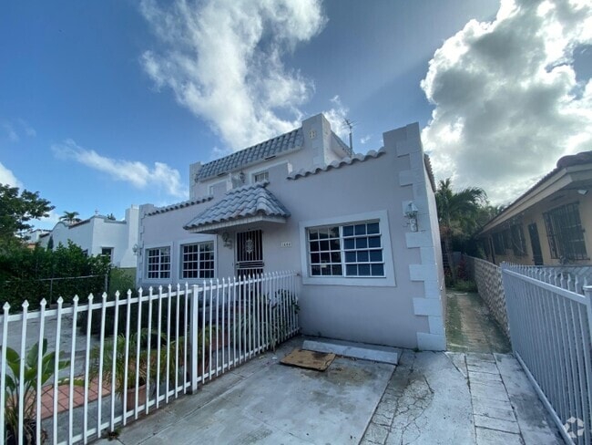 Building Photo - 1664 SW 9th St Rental