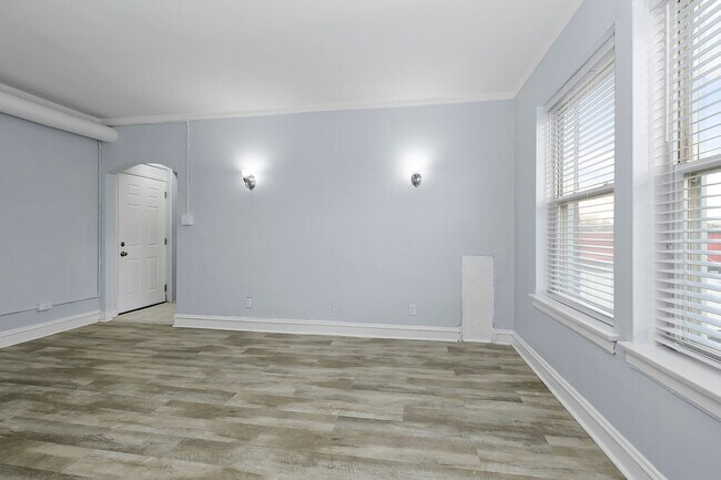 2324 W 111th