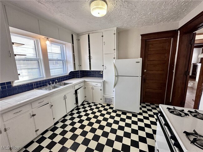 Photo - 349 Cloverdale Ave