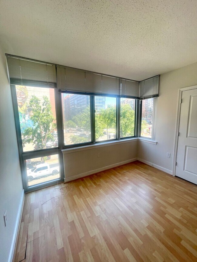 Photo - Fabulous location, Amazing 1BR condo with views