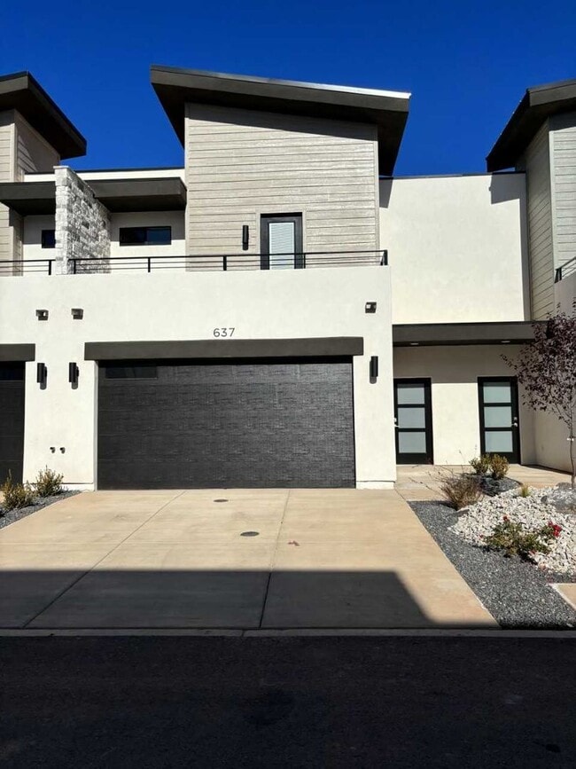 Building Photo - Crimson Park Townhome!