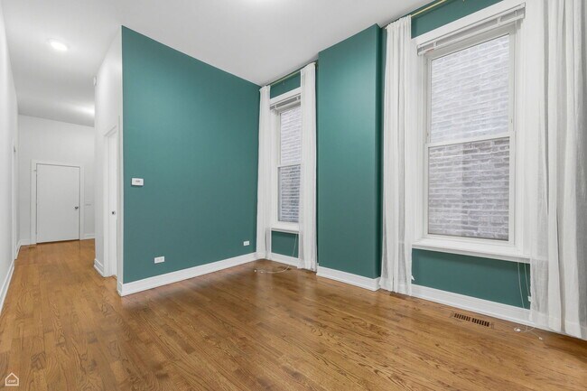 Photo - 2523 W Chicago Ave Unidad 1