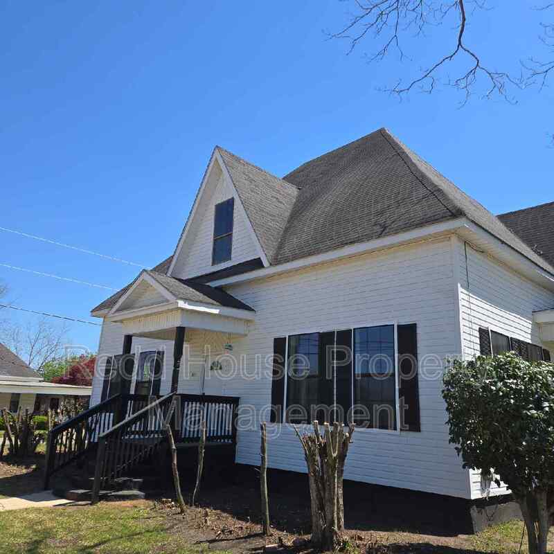 Photo - 112 N John St House