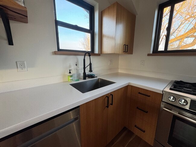 Photo - 124 NW Columbia St Unit #2