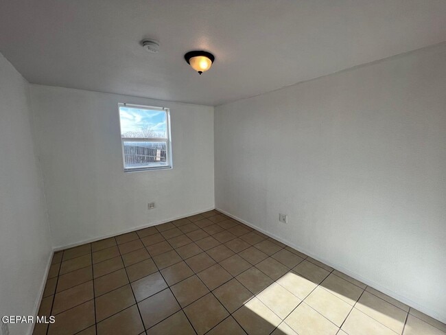 Photo - 14831 Allemands Ave Unidad c