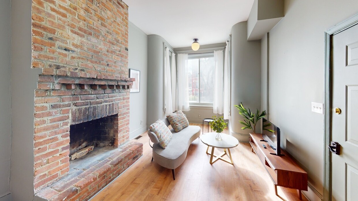 Photo - Private bedroom in 5 bed/2 bath Home