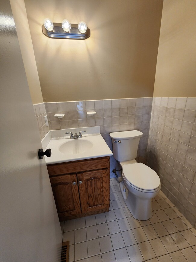 Photo - 60 Wolfpit Ave