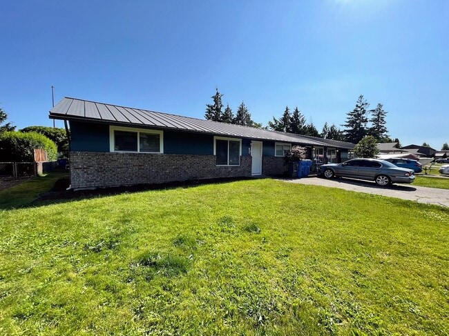 Building Photo - 10819 NE 6th St