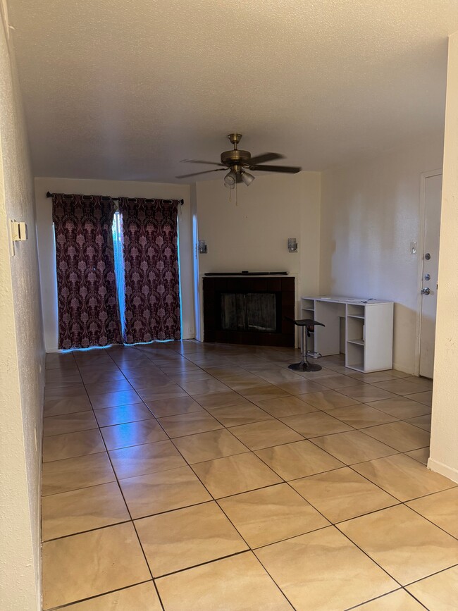 Building Photo - 9350 Country Creek Dr Unit 46