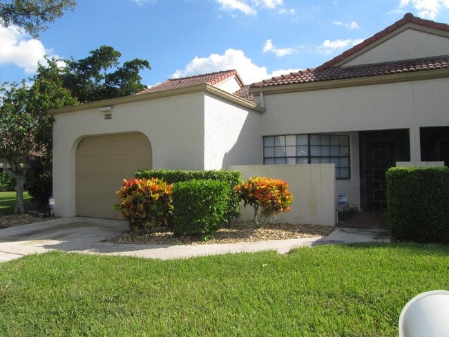 Building Photo - 5890 Parkwalk Cir W Rental