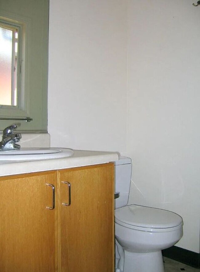 Photo - WHAT’S SPECIAL COMFORTABLE SHARED SPACE BRIGHT OPEN-CONCEPT LAYOUT DINING AREA SPACIOUS TOWNHOUSE... Unit 04