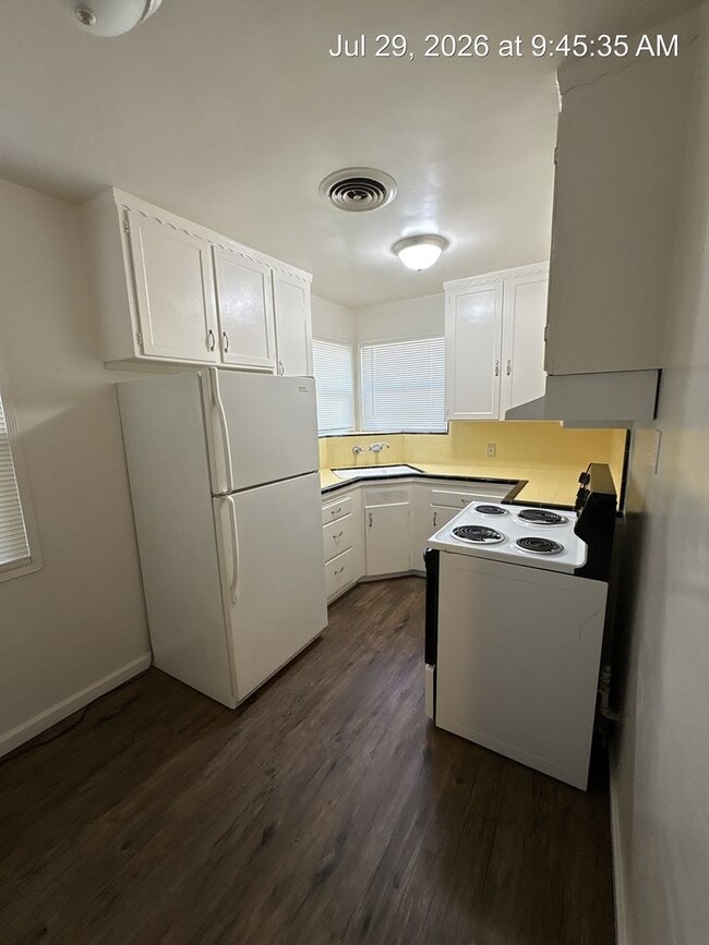 Photo - 728 S Locust St Unidad A