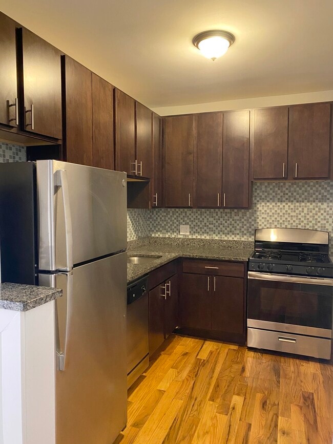 Photo - 3732 N Pine Grove Ave Unit 3720-E1