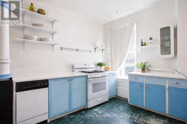 Photo - 391 Queen St W