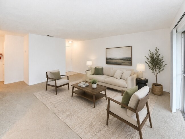 Reserve at Lake Pointe Apartments and Townhomes