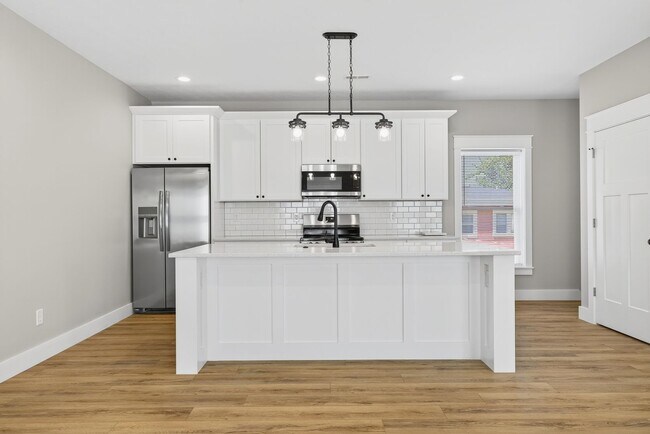 Photo - 1120 N College Ave