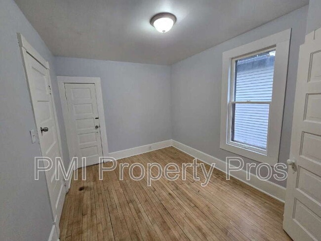 Photo - 3111 W Walnut St