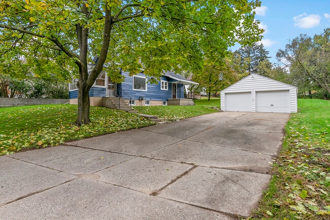 Photo - 1633 McDonald St NW