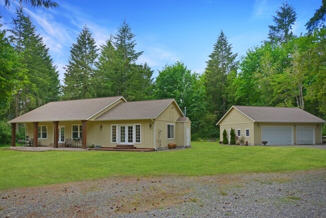 Building Photo - Spacious Custom home on 7.7 Acres ****COMI...