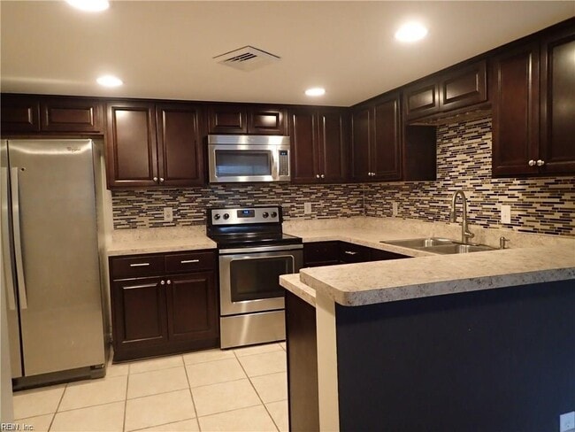 Photo - 834 N Buckingham Ct