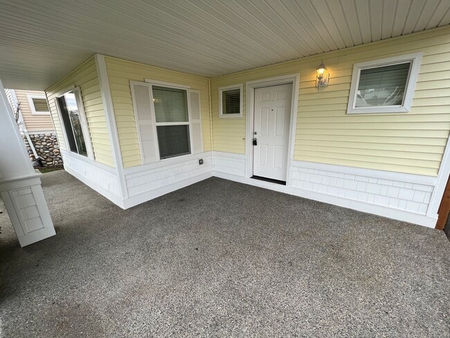 Photo - 3 Bedroom DuPont Home with Loft