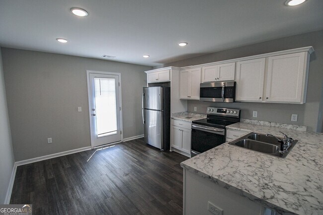 Photo - 200 Evans Ter