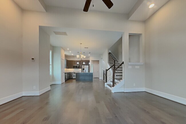 Photo - 5417 Larkin St