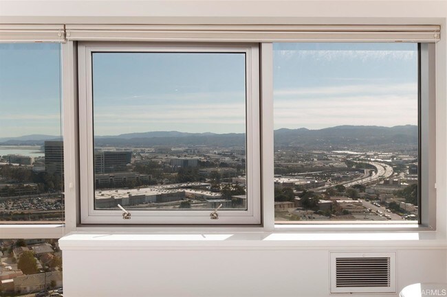 Photo - 1 Mandalay Pl Unidad 1501