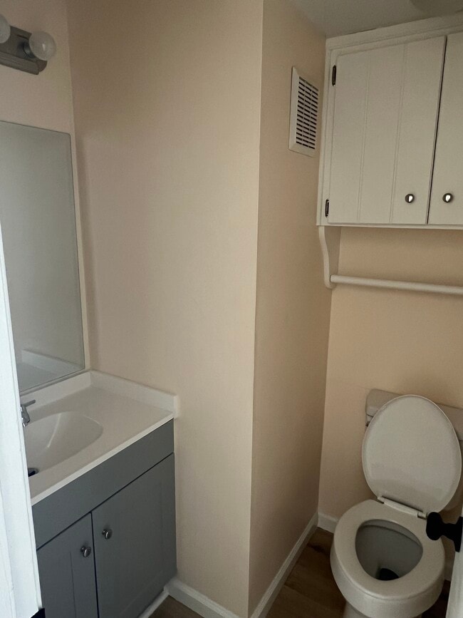 Photo - 323 E Blackstock Rd