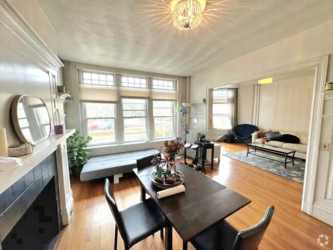 Building Photo - 1679 Beacon St Rental