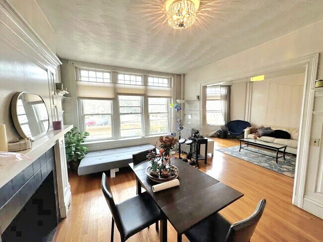 Photo - 1679 Beacon St Apartments
