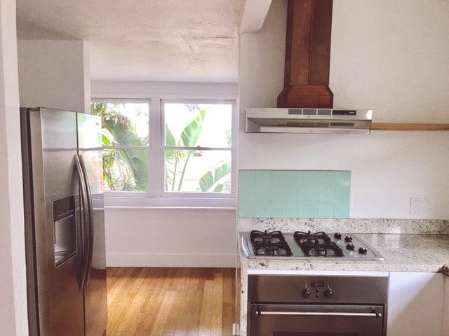 kitchen - 2566 S Spaulding Ave