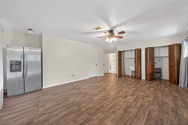 Photo - 1701 Mistletoe Ln