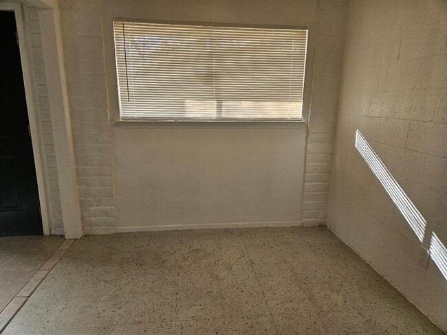 Photo - 410 E 9th St