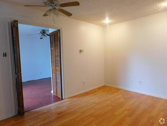 Building Photo - 2309 Balsam Dr Rental