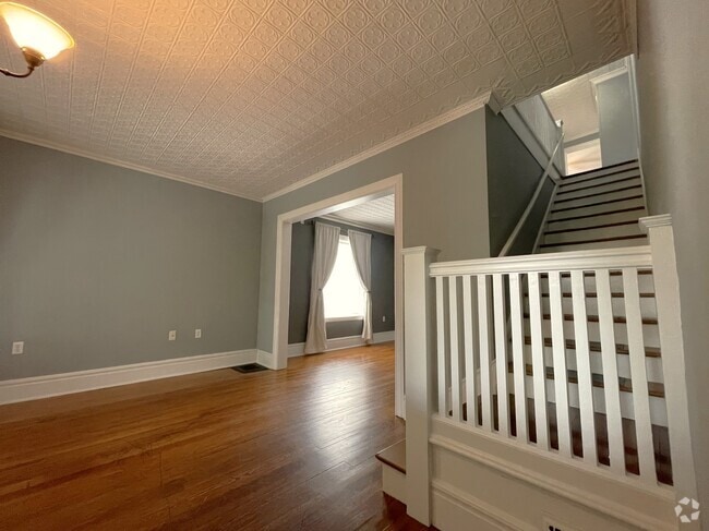 Building Photo - 375 W 1st St Unit 375A Rental