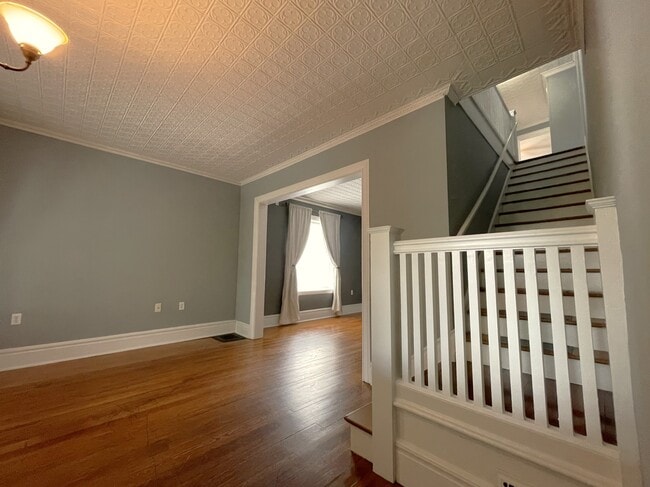 Building Photo - 375 W 1st St Unit 375A Rental