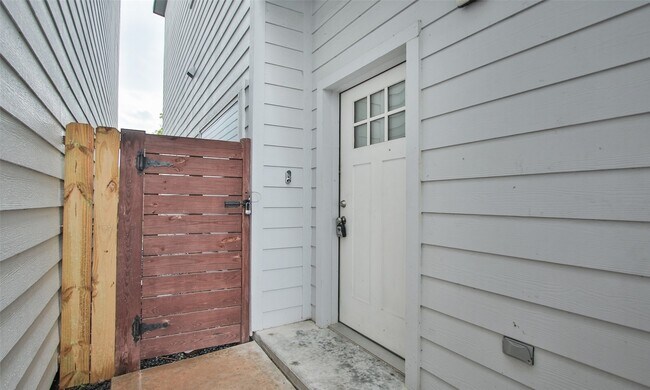 Photo - 309 E 43rd St