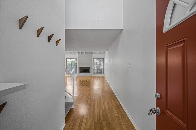 Photo - 8903 Trone Cir Unit B