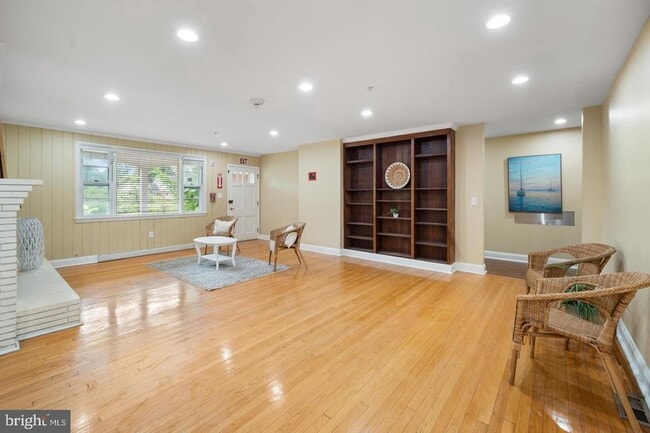 Photo - 9201 Rosemont Dr