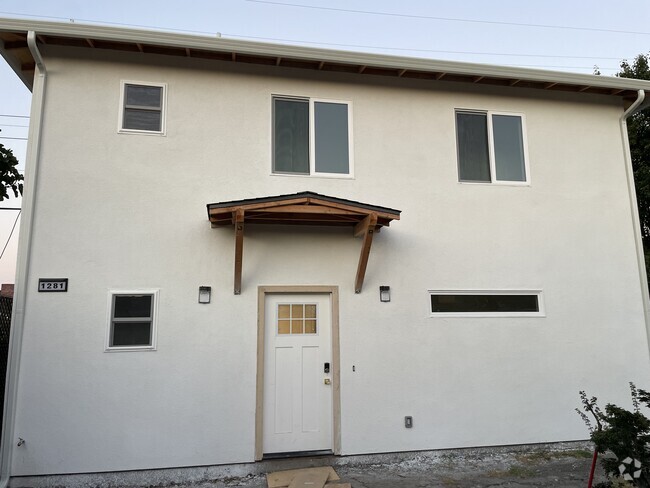 Building Photo - 1279 Las Palmas Dr Rental