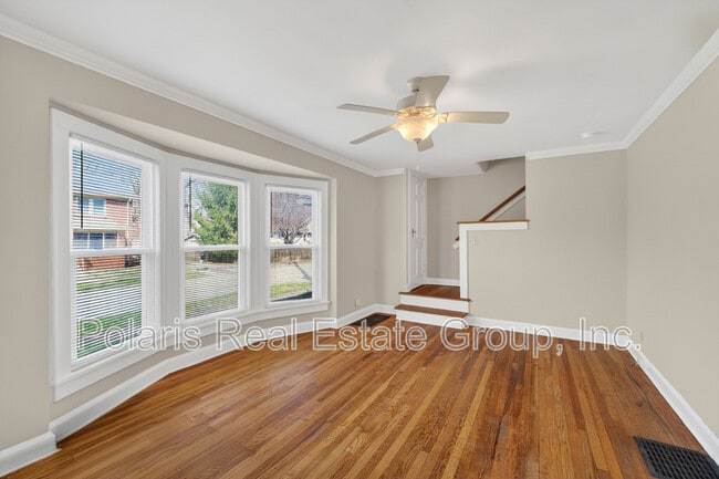 Photo - 715 E 60th St