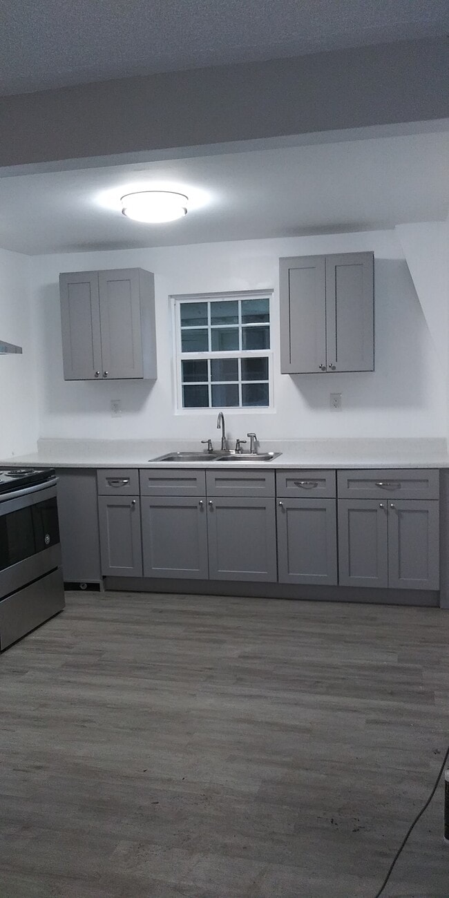 Photo - 705 E Hanlon St
