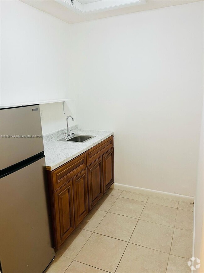 Building Photo - 2210 SW 46th Ct Unit 3 Rental