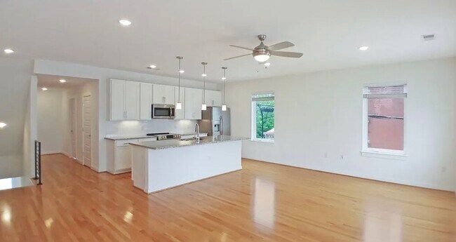 Photo - 1219 Bainbridge St Unit B