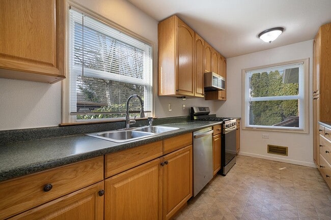 Photo - 4713 N Willamette Blvd